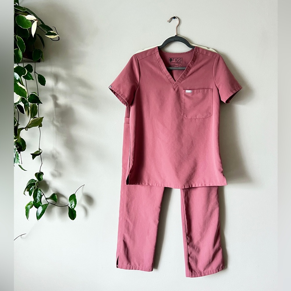 Figs mauve scrub set top S pants M